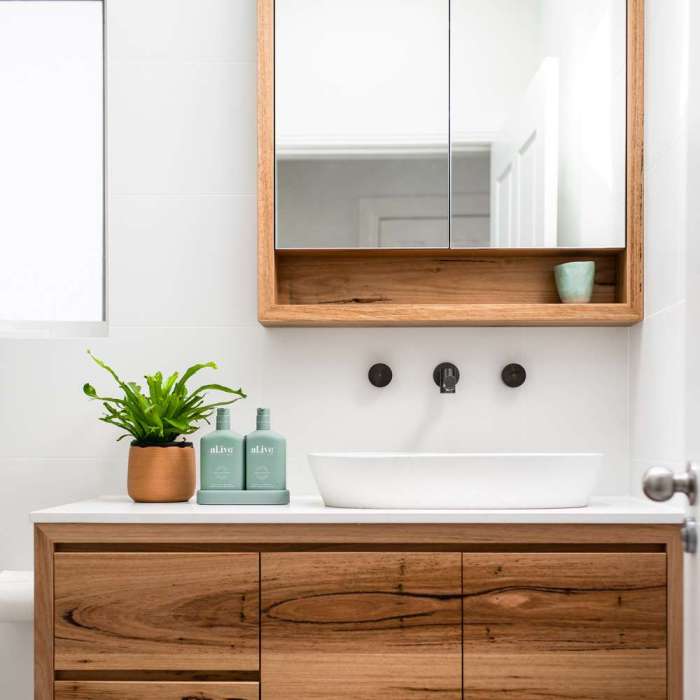 custom-built bathroom shelf solutions