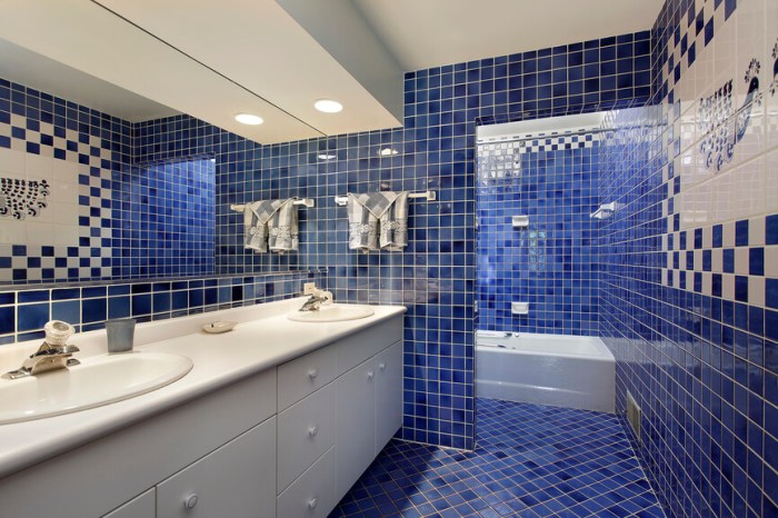 dark colored bathroom floors for dramatic effect