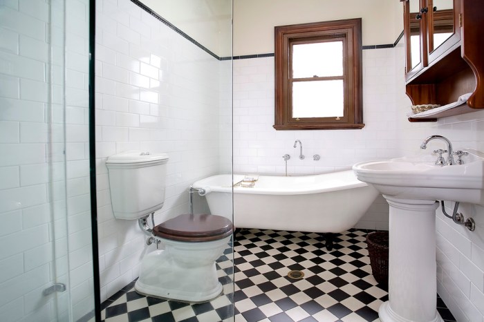 bathrooms checkerboard kamar mandi mewah checkered pierce paxton karyl housebeautiful glamorous elegan