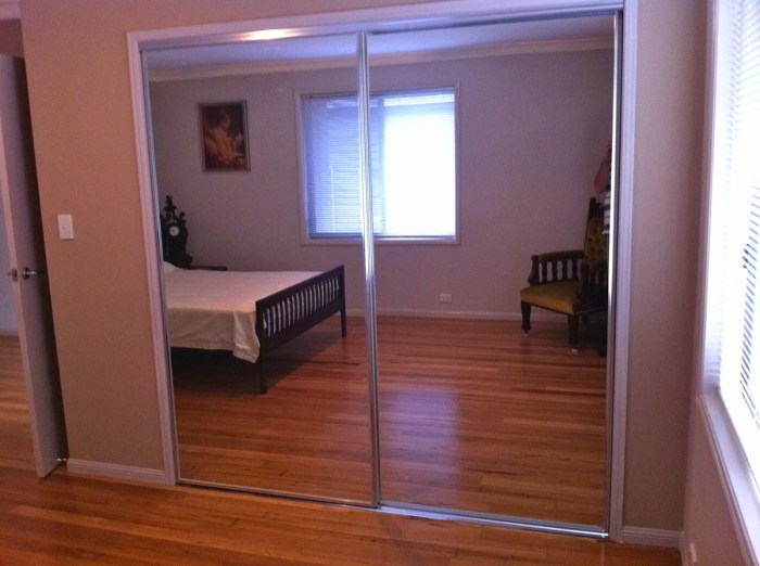 mirror panel bedroom doors for spacious illusions terbaru