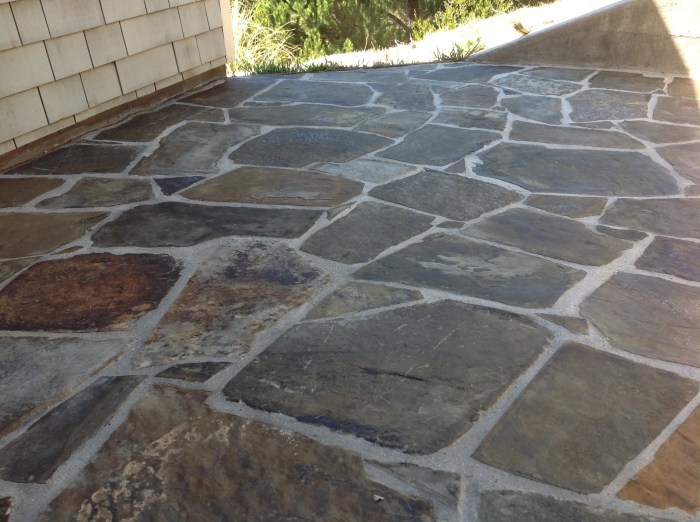 Slate tiles for natural look bathroom floors